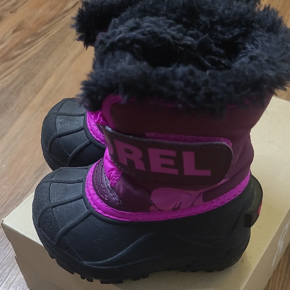 Sorel Kids' Black and Purple Winter Boots used good condition for‎ girl,s.